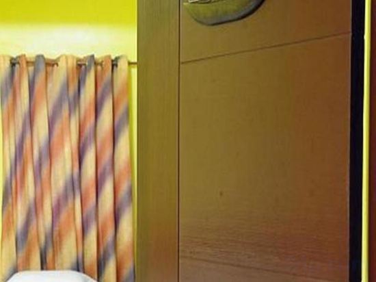 Luis Bay Travellers Lodge Coron - Tap to explore photos