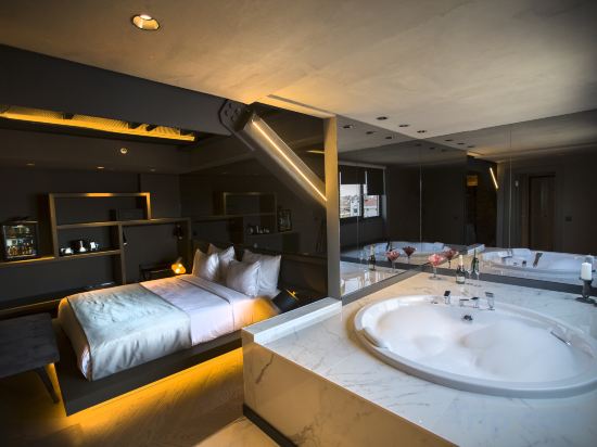 Cityloft 81 Room Type - Junior Suite with Jacuzzi
