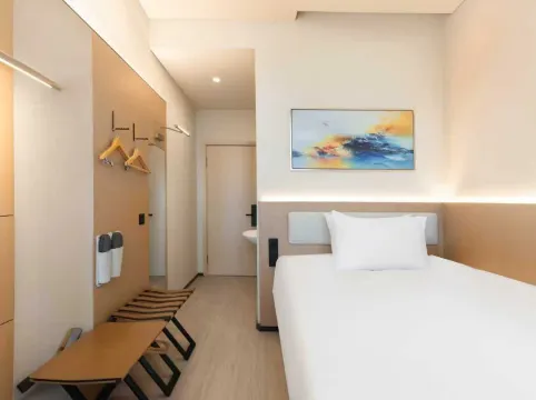 CJIA Apartment Hotel (Shanghai Daning Zhongshan North Road Metro Station)