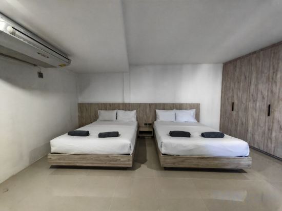 Super OYO 426 All Day Hostel at Sukhmvit Room Type - Family Room