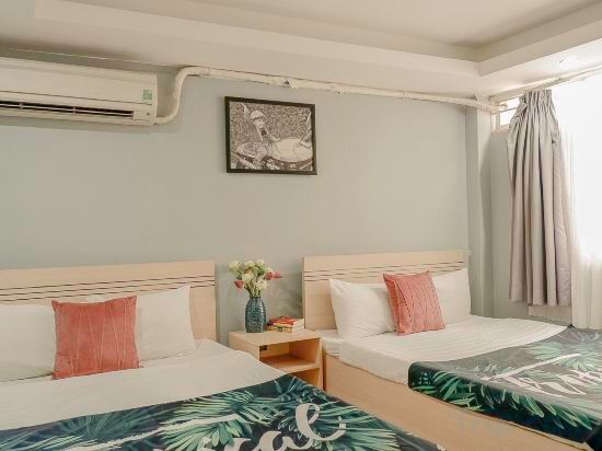 Galaxy Boutique Sai Gon Central Hotel Room Type - Group Room with One Double and One Twin Bedroom Galaxy Boutique Sai Gon Central Hotel Room Type - Group Room with One Double and One Twin Bedroom