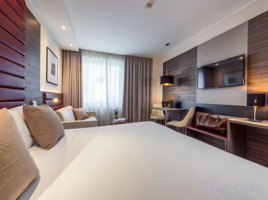 IH Hotels Milano Lorenteggio Room Type - Superior Double Room with Sofa Bed IH Hotels Milano Lorenteggio Room Type - Superior Double Room with Sofa Bed