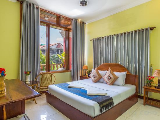 Side Walk Never Die Room Type - Double Room with Fan