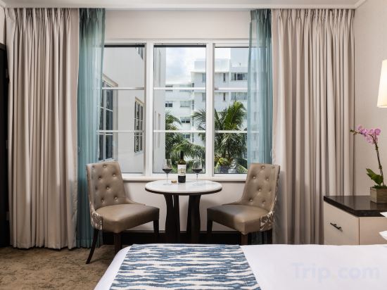The Palms Hotel & Spa Room Type - King Room-Ada Accessible