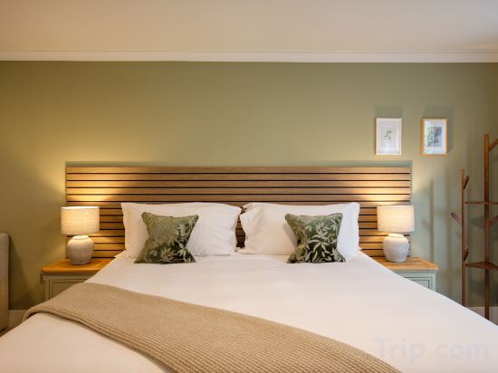 Monarch House Serviced Apartments Room Type - Deluxe One-Bedroom Apartment