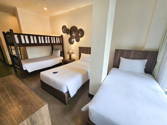 Meir Jarr Hotel Room Type -  Premier Quad Room with Balcony