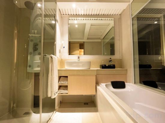The Bazaar Hotel Bangkok – MRT Lat Phrao Ratchadapisek - Tap to explore photos