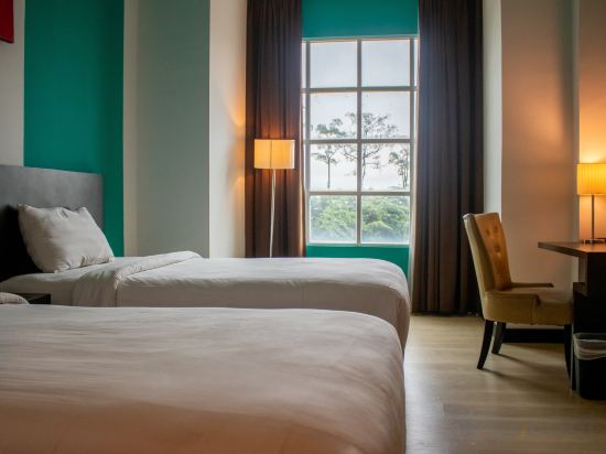 King's Hotel Nagoya Batam Room Type - Deluxe Twin Room with Garden View