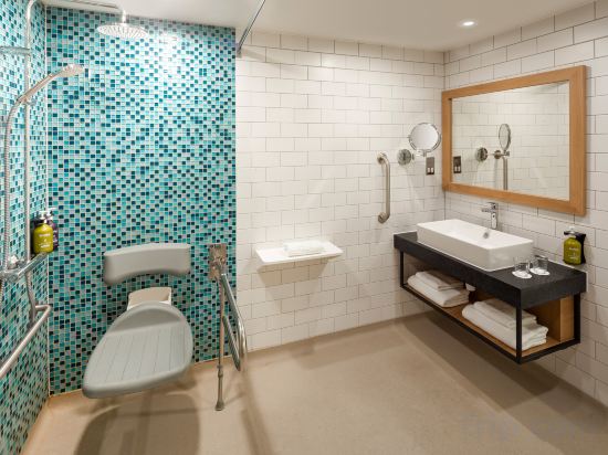 Holiday Inn London-Bexley Room Type - Standard Super King Room - Accessible