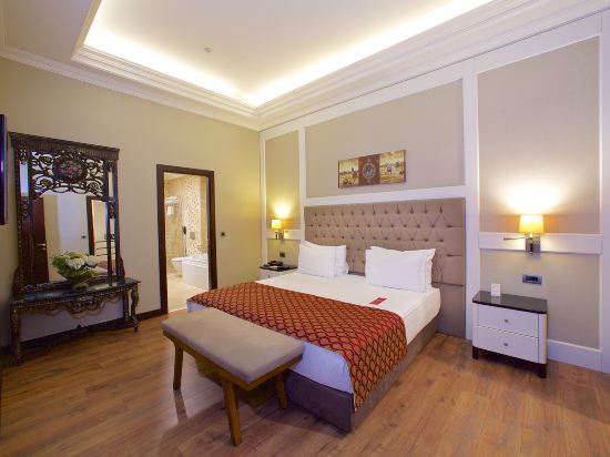 Ramada Hotel & Suites by Wyndham Istanbul Merter Room Type - Presidential King Suite - Smoking
