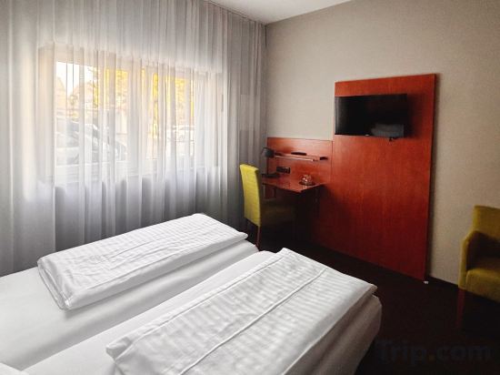 Garner Hotel Stuttgart - Zuffenhausen by IHG Room Type - Standard Room with Two Single Beds Garner Hotel Stuttgart - Zuffenhausen by IHG Room Type - Standard Room with Two Single Beds