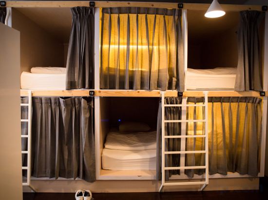 Movylodge Hostel Room Type - Bed In Capsule 16 Mixed With Share Bathroom (Mixed Gender)