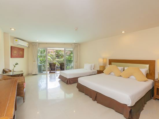 Bella Villa Cabana Room Type - Deluxe Family Room with Pool View - Pets Friendly