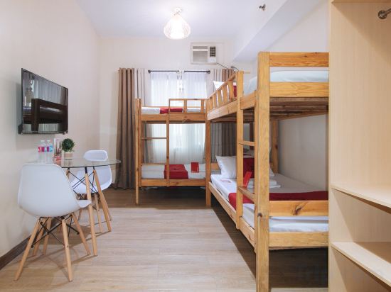 RedDoorz Plus @ Cuarto Verde Staycation Room Type - RedDoorz Bed In Mixed Dormitory Room