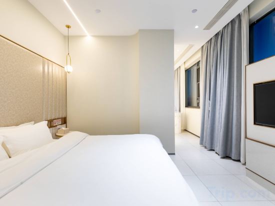 Manyan Hotel Room Type - Luxurious And Comfortable King-size Bed Room