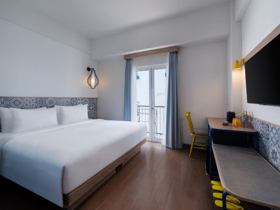 Kampi Hotel Legian Room Type - Champ Holywood Balcony Room