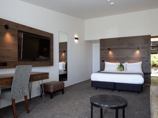 Punakaiki Resort Room Type - Deluxe Rainforest Suite