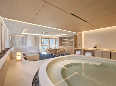 UH Suite the Gangnam