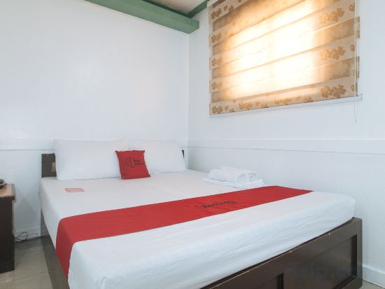RedDoorz @ Moss Hotel Dasmarinas - Tap to explore photos