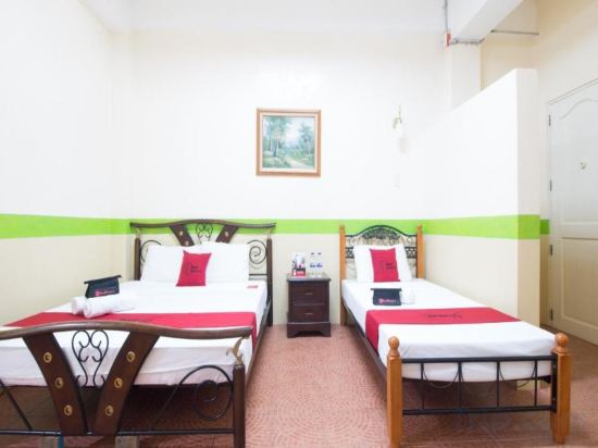 RedDoorz @ Praferosa Resort Hotel Calamba Room Type - RedDoorz Family Room