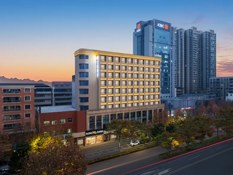 Elong ME Hotel (Jingzhou Beijing Middle Road Mega China Business Circle)