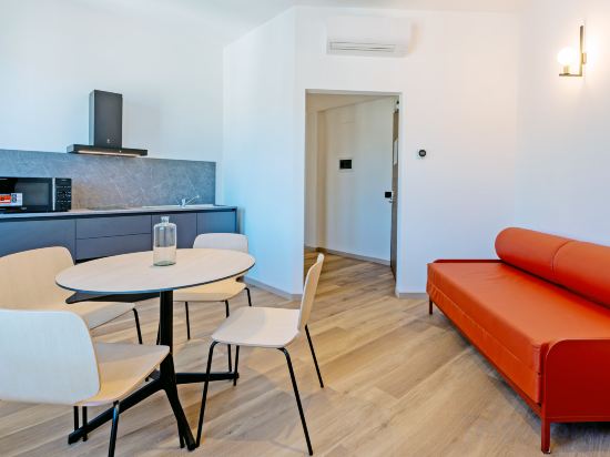 B&B HOTEL Genova Principe - Tap to explore photos