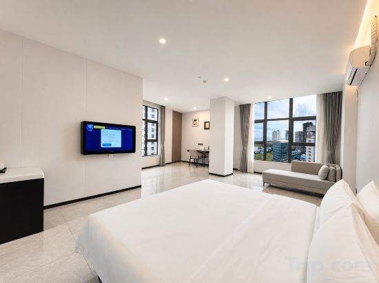Oriental Hotel Room Type - Deluxe Suite