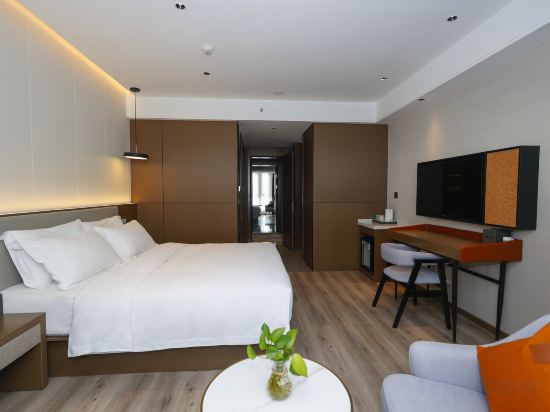 Shanghai Lotus Hotel Room Type - Business Queen Room