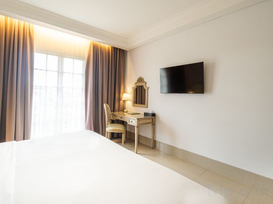 Hotel Santika Seminyak Room Type - Superior King Room