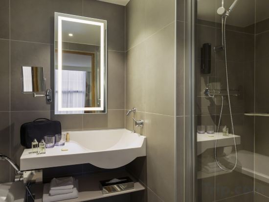 NOVOTEL GENEVE CENTRE - GENEVA Room Type - Superior Queen Room with Sofa