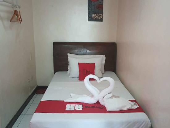RedDoorz near Ormoc Port Terminal Room Type - Double Room