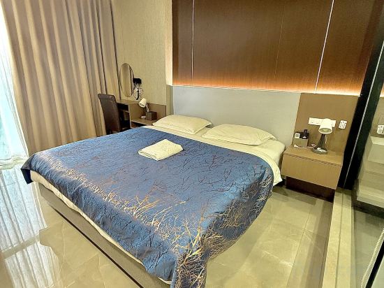 Skyport Hotel Room Type - King Sky Standard