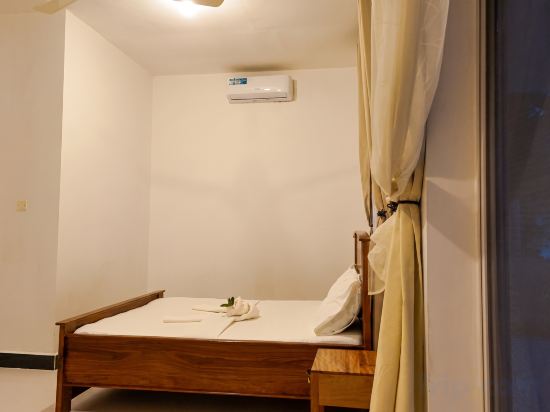 Uroa Beachfront 2BR • Balcony • Free Wi-Fi Room Type - Cozy 2-bedroom And 1-living Room Suite Uroa Beachfront 2BR • Balcony • Free Wi-Fi Room Type - Cozy 2-bedroom And 1-living Room Suite