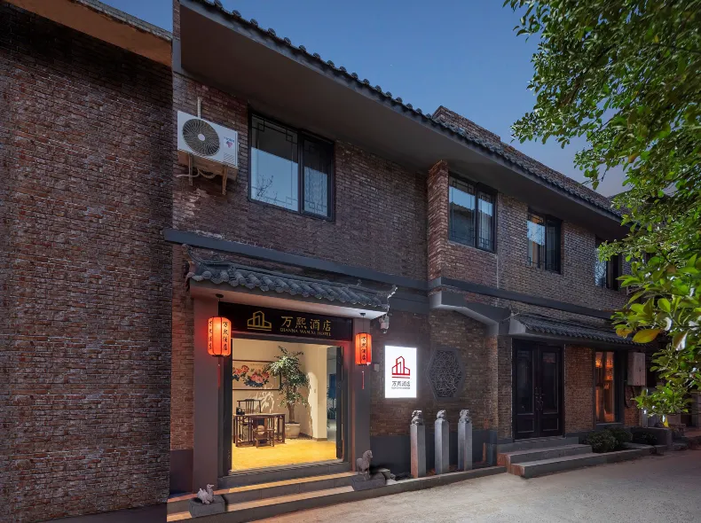WANXI HOTEL(Luoyi Ancient City Lijingmen Cross Street)