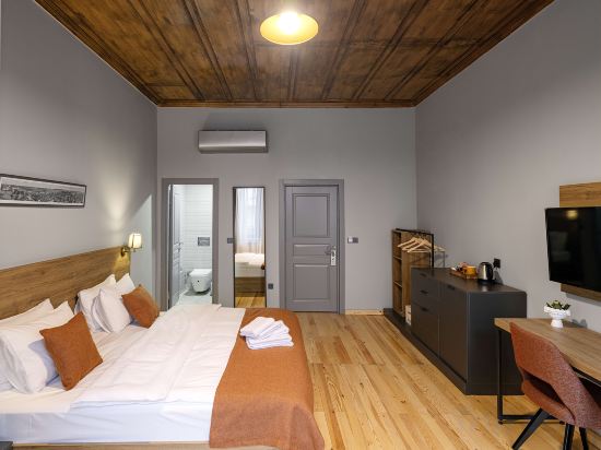 ROCO Beyoglu Room Type - Deluxe Queen Room With Balcony ROCO Beyoglu Room Type - Deluxe Queen Room With Balcony