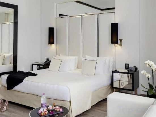 Melia Milano - Tap to explore photos