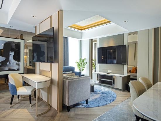 HARRIS Hotel & Conventions Gubeng Surabaya - Tap to explore photos