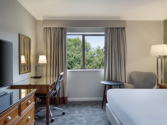 Delta Hotels by Marriott Waltham Abbey - Tap to explore photos
