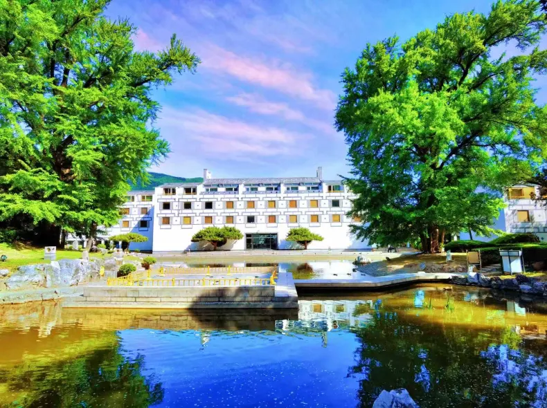 Fragrant Hill Hotel