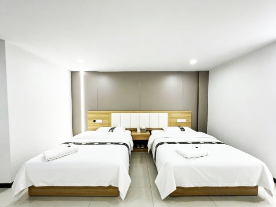 1CE HOTEL Room Type - Deluxe Twin Room105