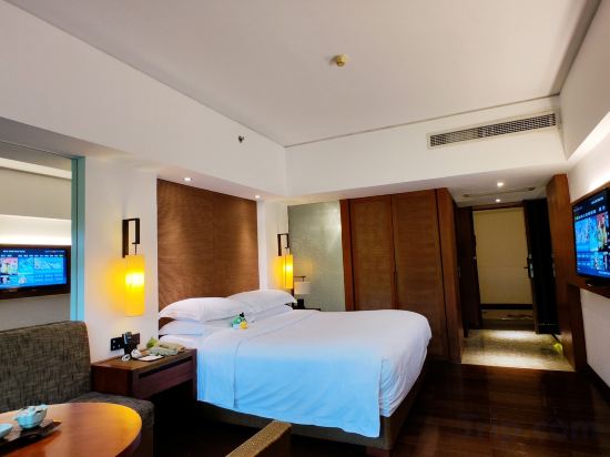 Baiyun Lakeside Hotel Room Type - Queen Room With Mountain View