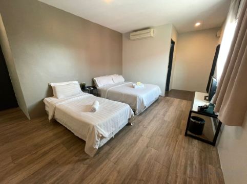 Chariton Hotel Butterworth Room Type - Family Triple Room
