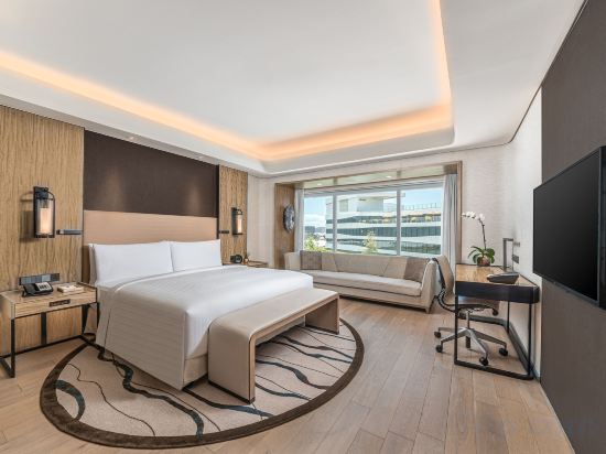Conrad Manila Room Type - One-Bedroom Premier Suite - Lounge Access