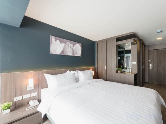 Fyn Hotel Room Type - Deluxe Double Room