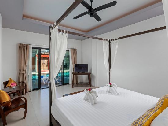 Phuketa Hotel Phuket Town Room Type - Deluxe Double Room with Pool Access Phuketa Hotel Phuket Town Room Type - Deluxe Double Room with Pool Access