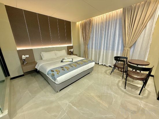 Skyport Hotel Room Type - King Sky Suites
