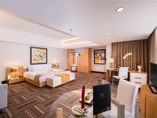 Merlynn Park Hotel Jakarta Room Type - Prada Suite