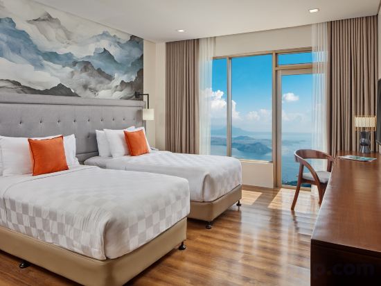 Summit Ridge Tagaytay Room Type - Deluxe Lakeview Twin 
