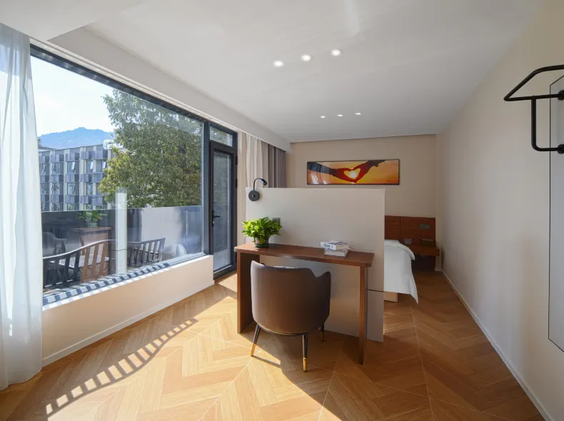 Open Vine Light Luxury Hotel (Huangshan Scenic Area South Gate Transfer Center Store)