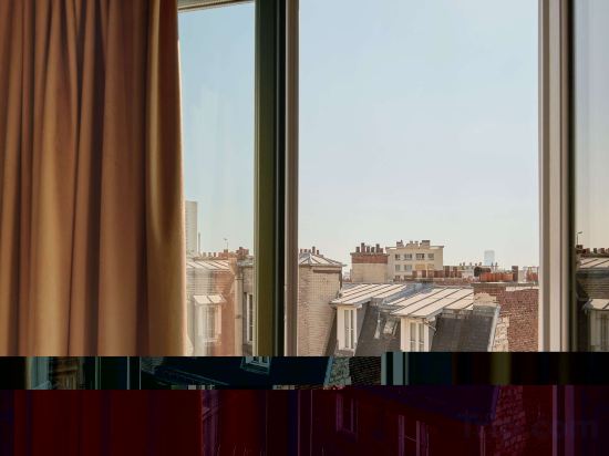 Mercure Paris Tour Eiffel Pont Mirabeau Room Type - Privilege Room with 1 double bed and a single sofa bed